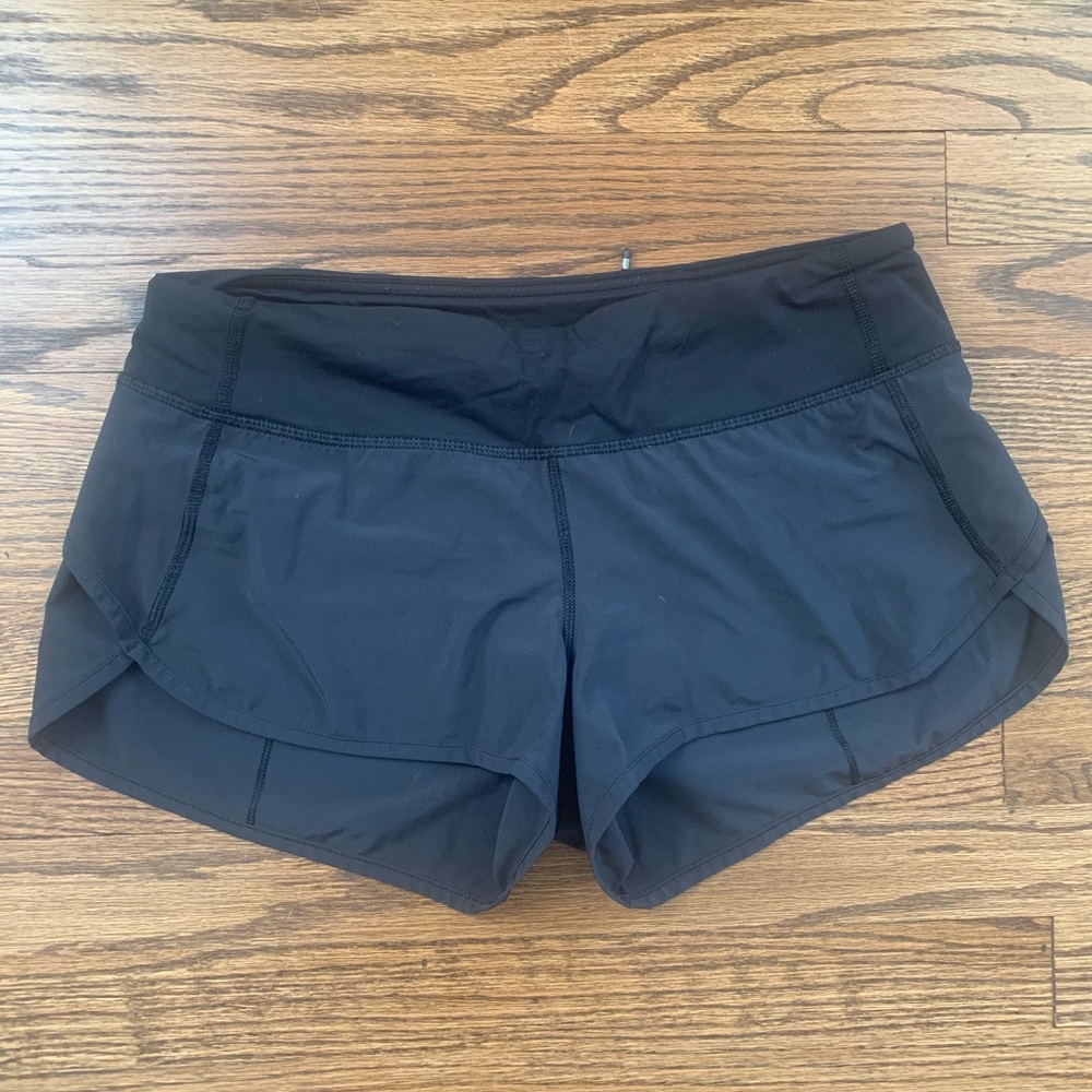 Black Lululemon Size 6 2.5 inch Speec Up Short